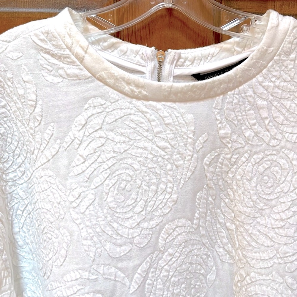 Banana Republic White Patterned Pullover Top. Lon… - image 1